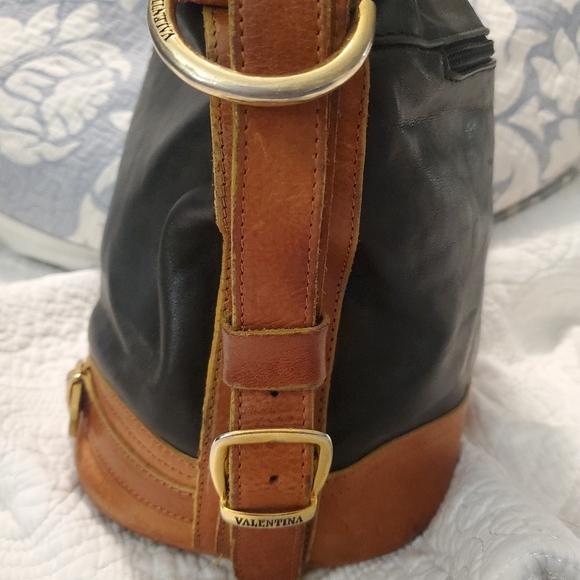 Valentina Bucket Handbag - Picture 2 of 8